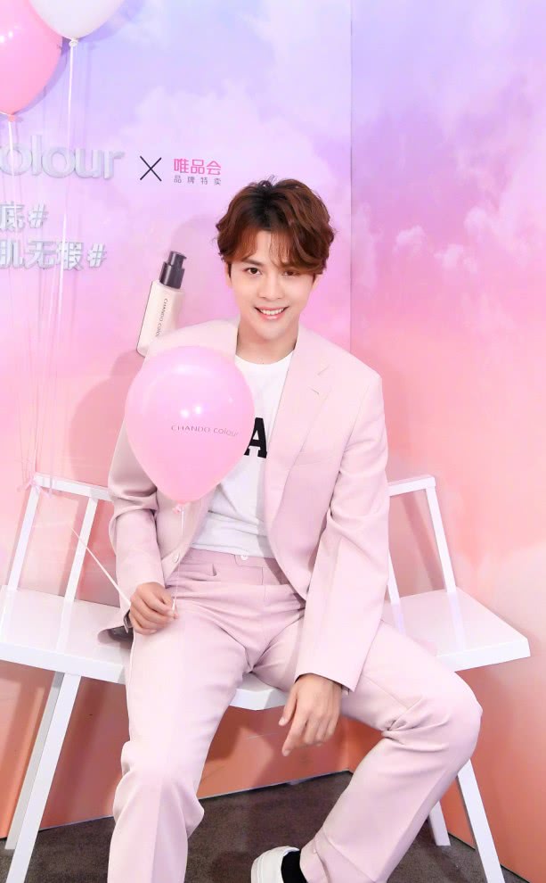 徐海乔红色官服,徐海乔穿牛仔衣