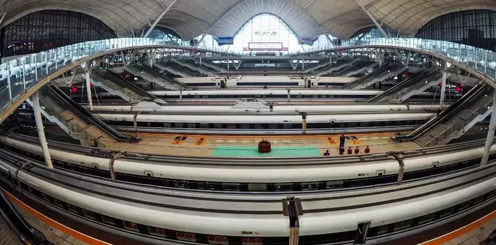 鎴戜滑鐨勮蹇嗘濡備竴鏉℃祦鍔ㄧ殑澶ф渤,绌垮煄璁板繂