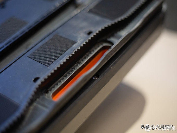 家里有了戴森还用拖地吗,戴森吸地完还用拖把拖地么