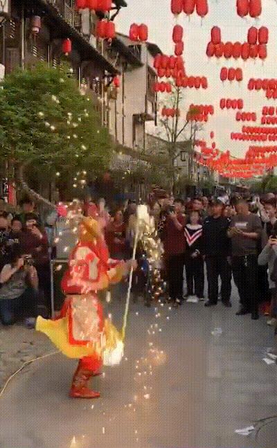 悬崖栈道景区游览图,旅游绝壁栈道探险