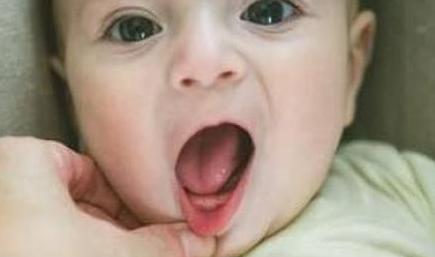 5个月宝宝舌苔厚白怎么去除,宝宝舌苔厚白是怎么回事啊