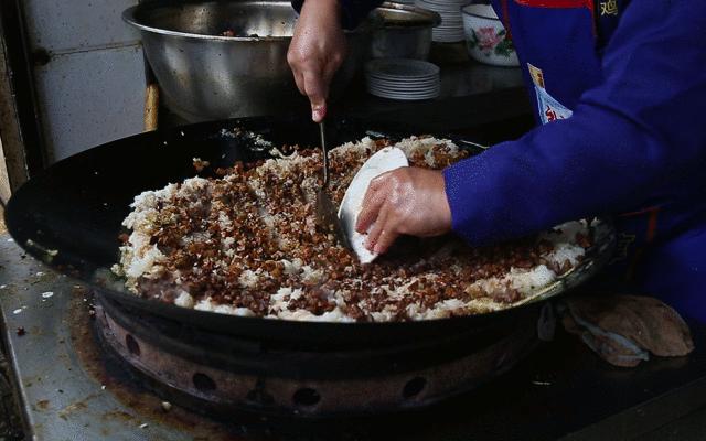 排队两小时，吃饭十分钟？传说中的老字号，真的值得排队吗？