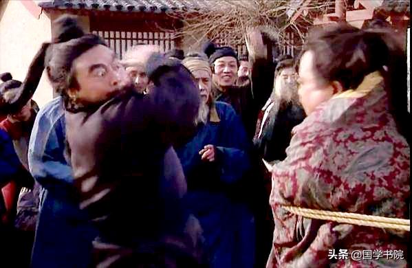 三国演义第三回虎牢关三英战吕布,三国演义第106回庞士元巧授连环计