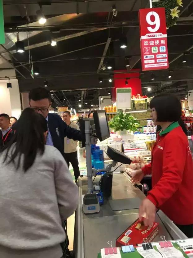 中国零售CIO俱乐部走进好邻居、华冠考察交流暨华为用户大会召开