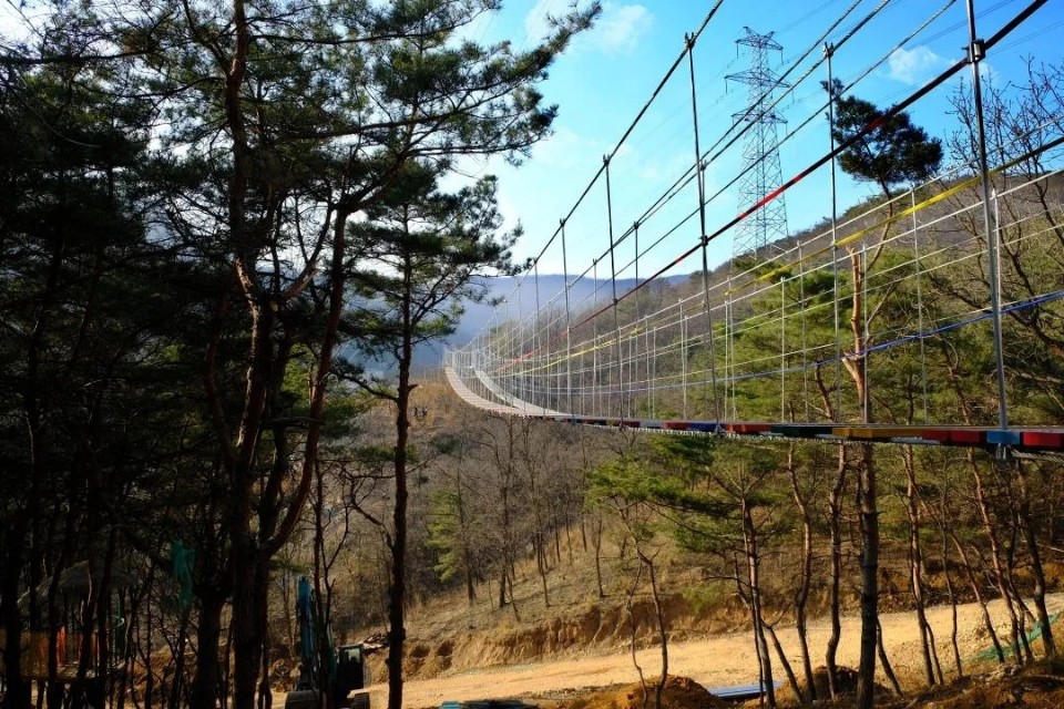 大连棠梨乐游谷悬崖秋千图片,大连棠梨乐游谷步步惊心