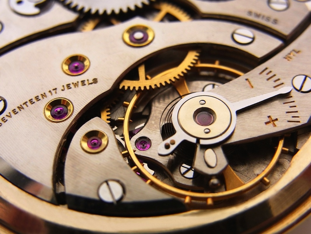 买二手表怎么去鉴定呢,买二手表怎么看表是否有翻新