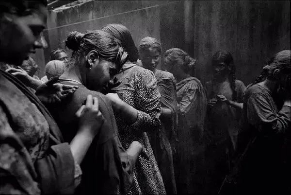 美国女记者卧底贫民窟,美国女记者去印度贫民窟