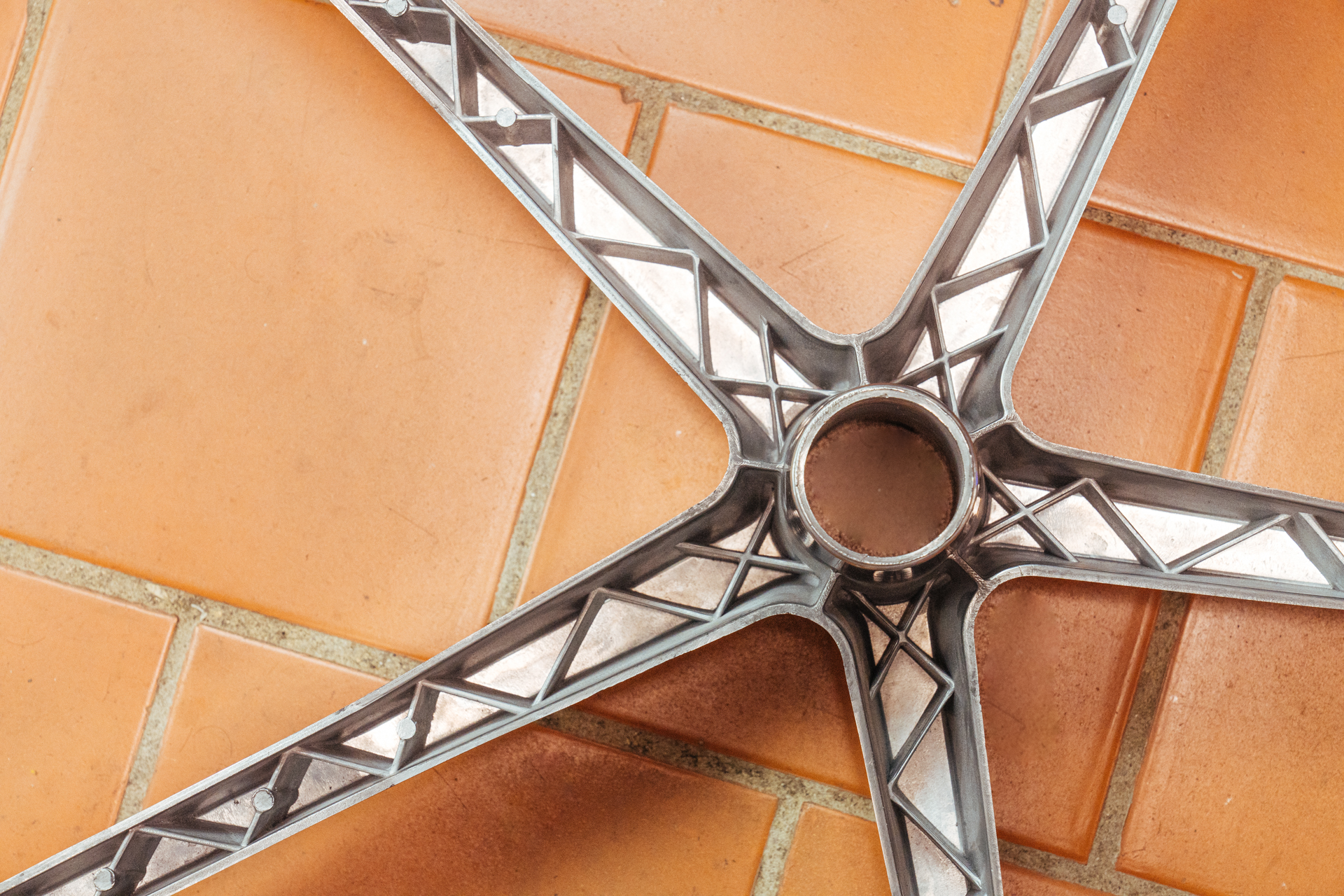 人体工学椅怎么选？不选贵的，只选对的：达宝利摩登Modern评测