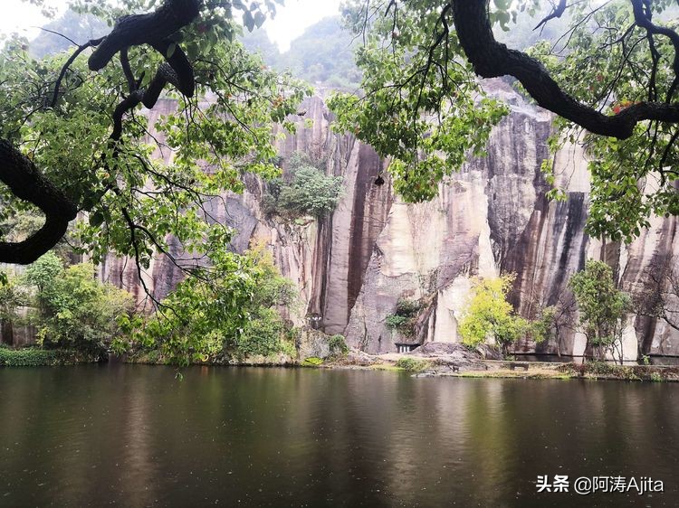 勿谓湖小,天在其中:绍兴东湖