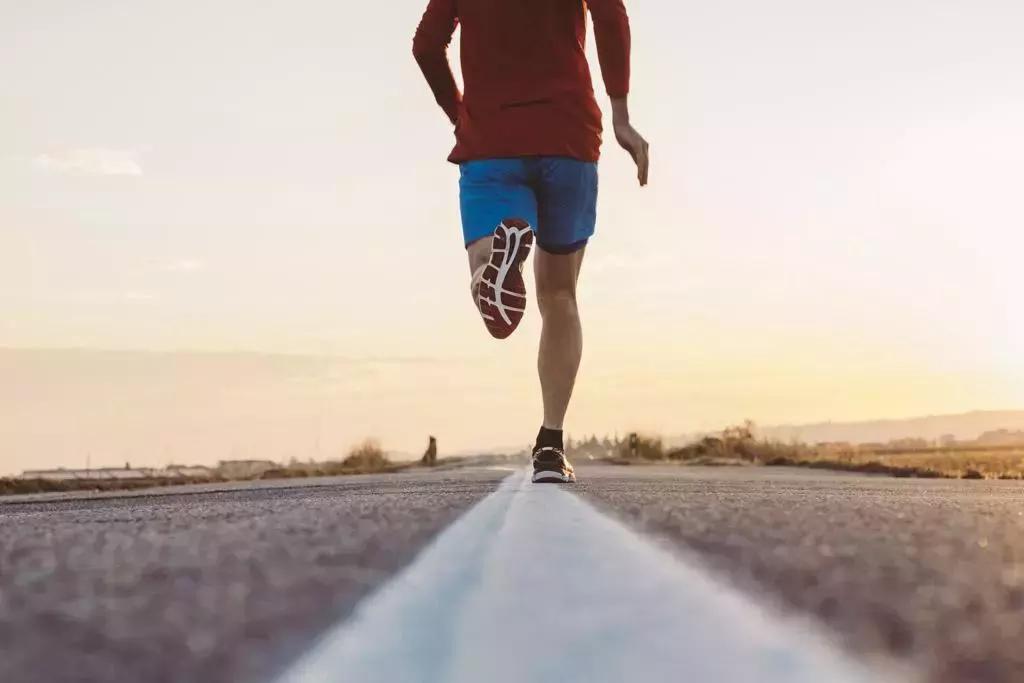 马拉松跑步袜子,跑马拉松能不能穿两双袜子