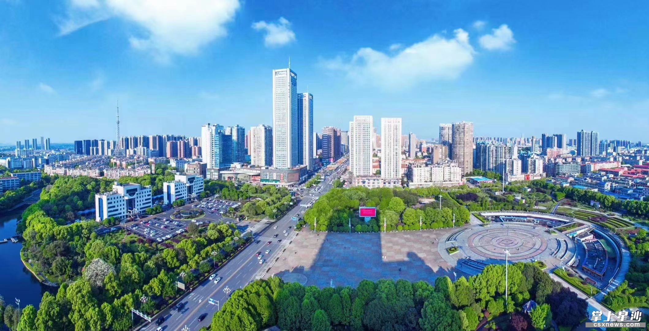 星沙都挺好雕塑,在都挺好遇到自己熟悉的车牌