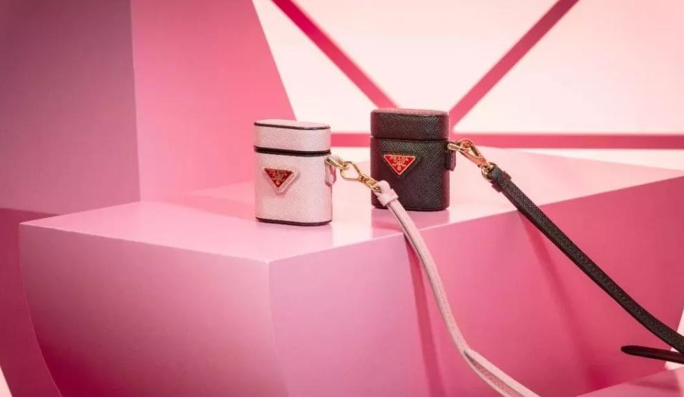 苹果一夜沦为“清仓价”，不但降价还送AirPods，网友：买早了