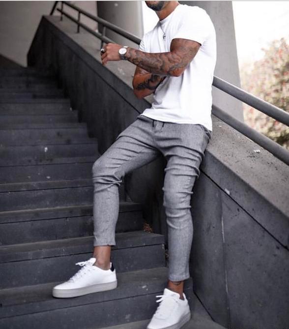 灰运动裤子搭配什么上衣,水泥灰裤子配什么颜色上衣