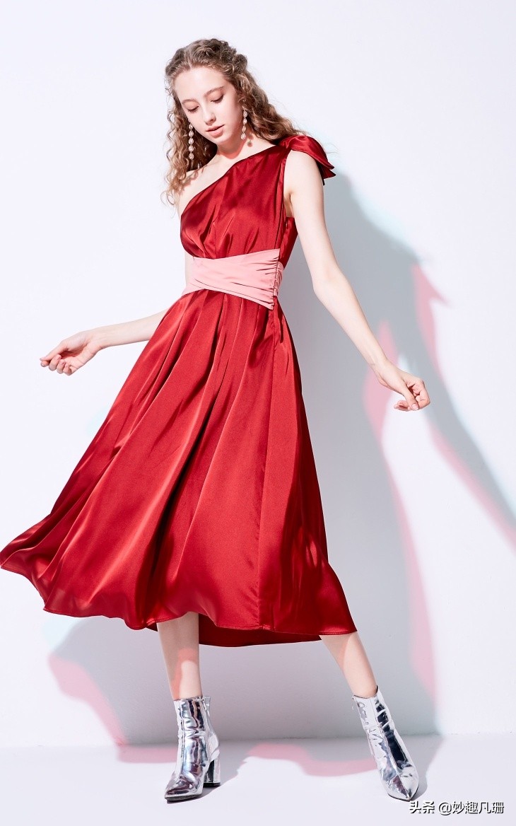 高端年会气质礼服推荐高级感,华丽设计感年会时尚轻奢高级礼服