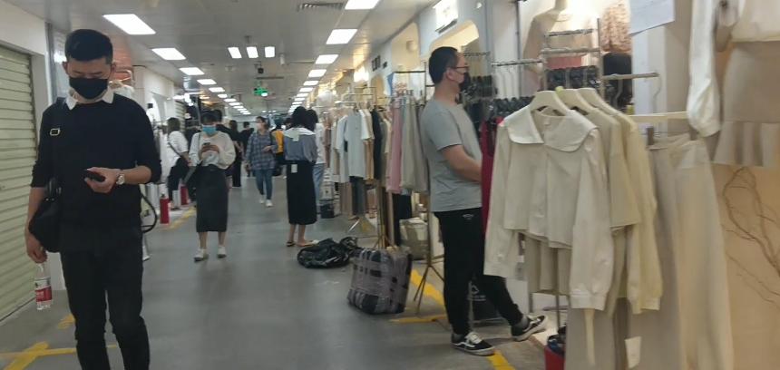 做女装品牌尾货销售工作挣钱么,小白做女装尾货怎么起步