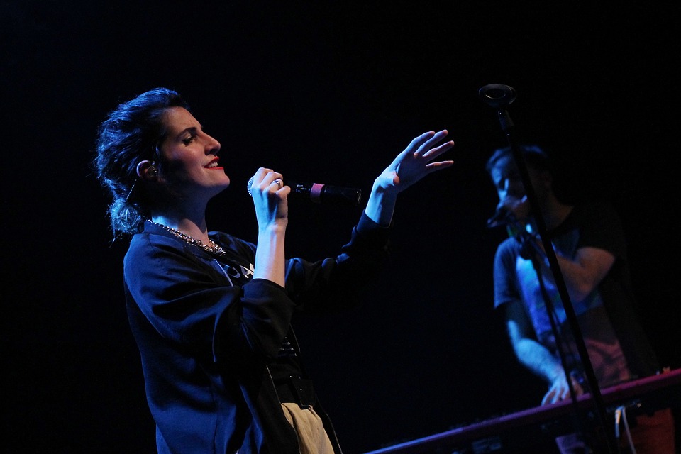 会唱歌技巧但唱歌很难听,唱歌难听4分钟教你唱歌技巧