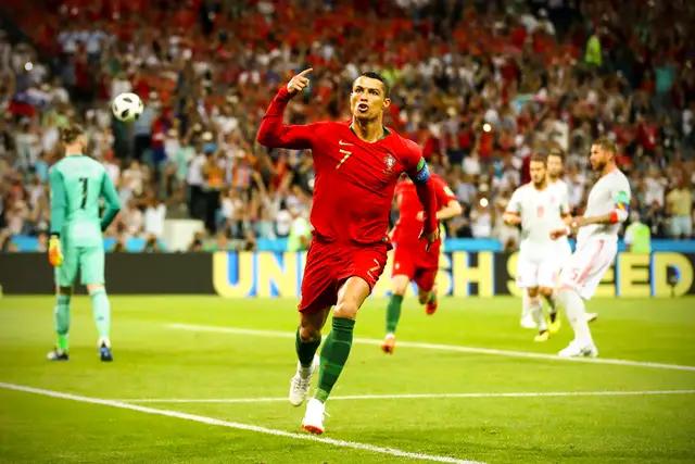 c罗天神下凡的名场面,c罗天神下凡克罗斯