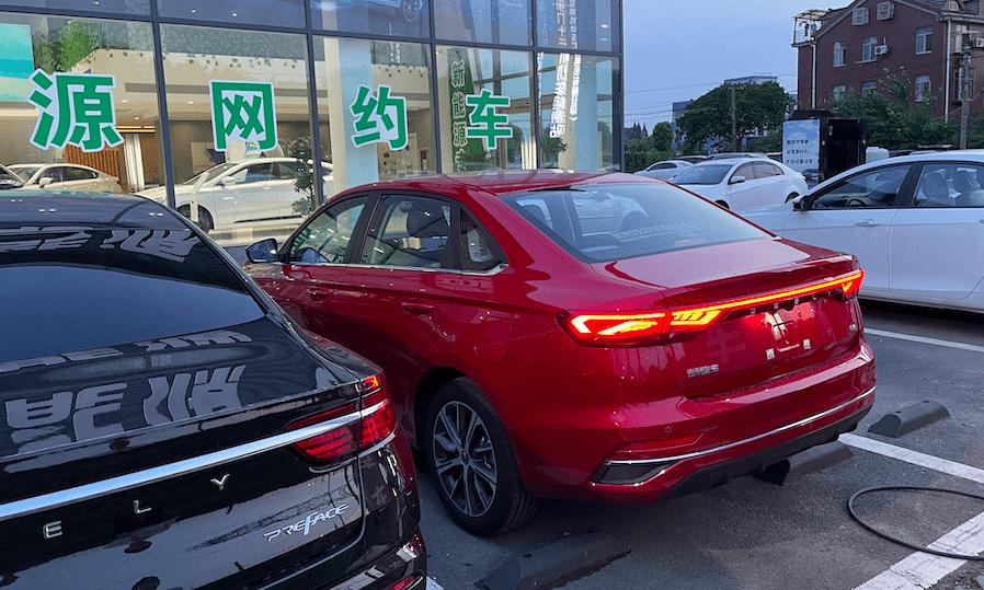 小两口第一部车买啥？20年老司机推荐了第4代帝豪