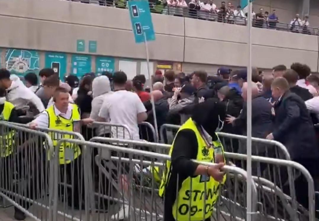 欧洲杯足球打架冲突斗殴集锦,欧洲杯足球打架冲突斗殴