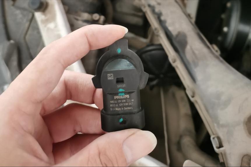 别克英朗led大灯更换视频,2018款别克英朗大灯是led