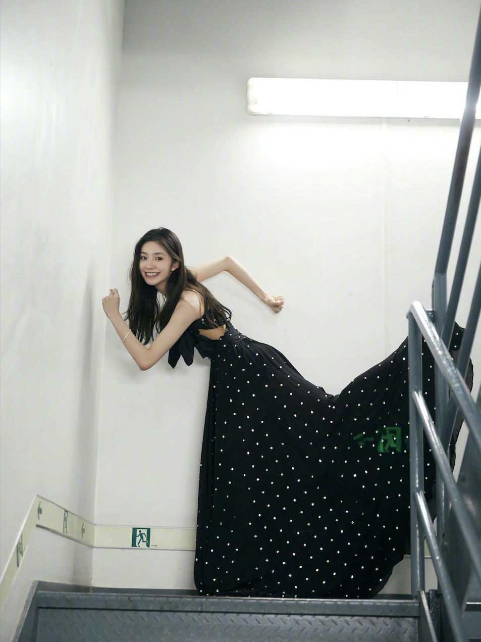 最新明星红毯珠宝,女明星红毯封神造型礼服