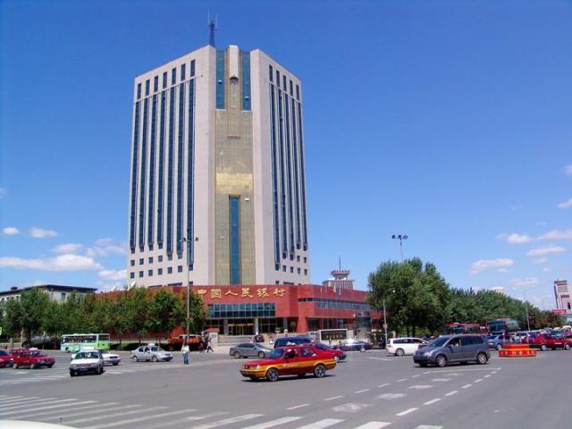 为什么许多银行的大楼都那么高，真的需要那么多房间吗？