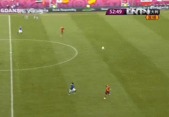 我有一个特别喜欢的老师,一个喜欢足球的体育老师