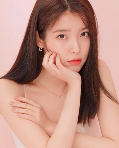 长着一张幼稚的脸，怎么驾驭“华丽感”？这两个细节告诉你真相