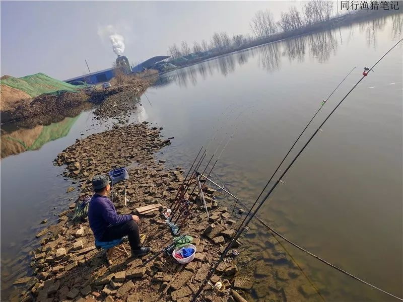 其貌不扬的一位钓友,谁成想竟是一位抛投高手