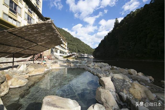 轻奢极简露天温泉,超梦幻的露天温泉