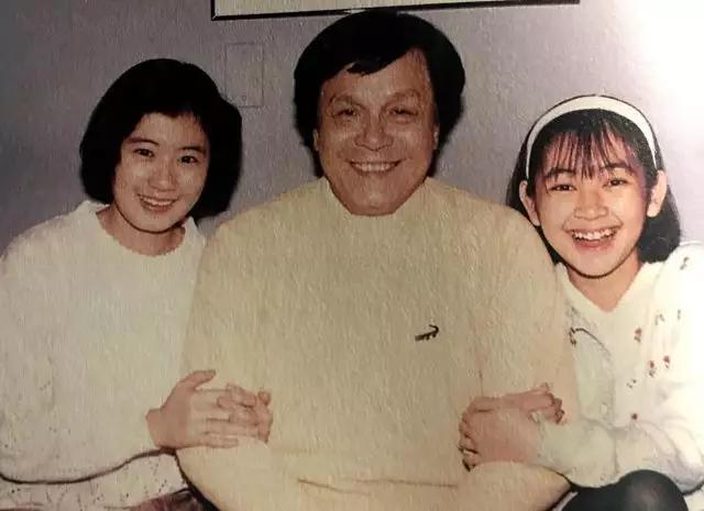 她16岁就火遍全国,她17岁成名因意外左眼失明