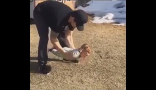 萌宝花式拒绝与地面亲密接触：劈叉，飞天，深蹲，我绝不认输