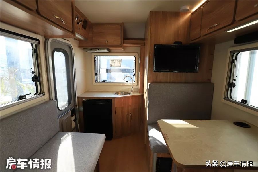 豪华四驱b型房车最新款,览众单排汽油四驱皮卡房车