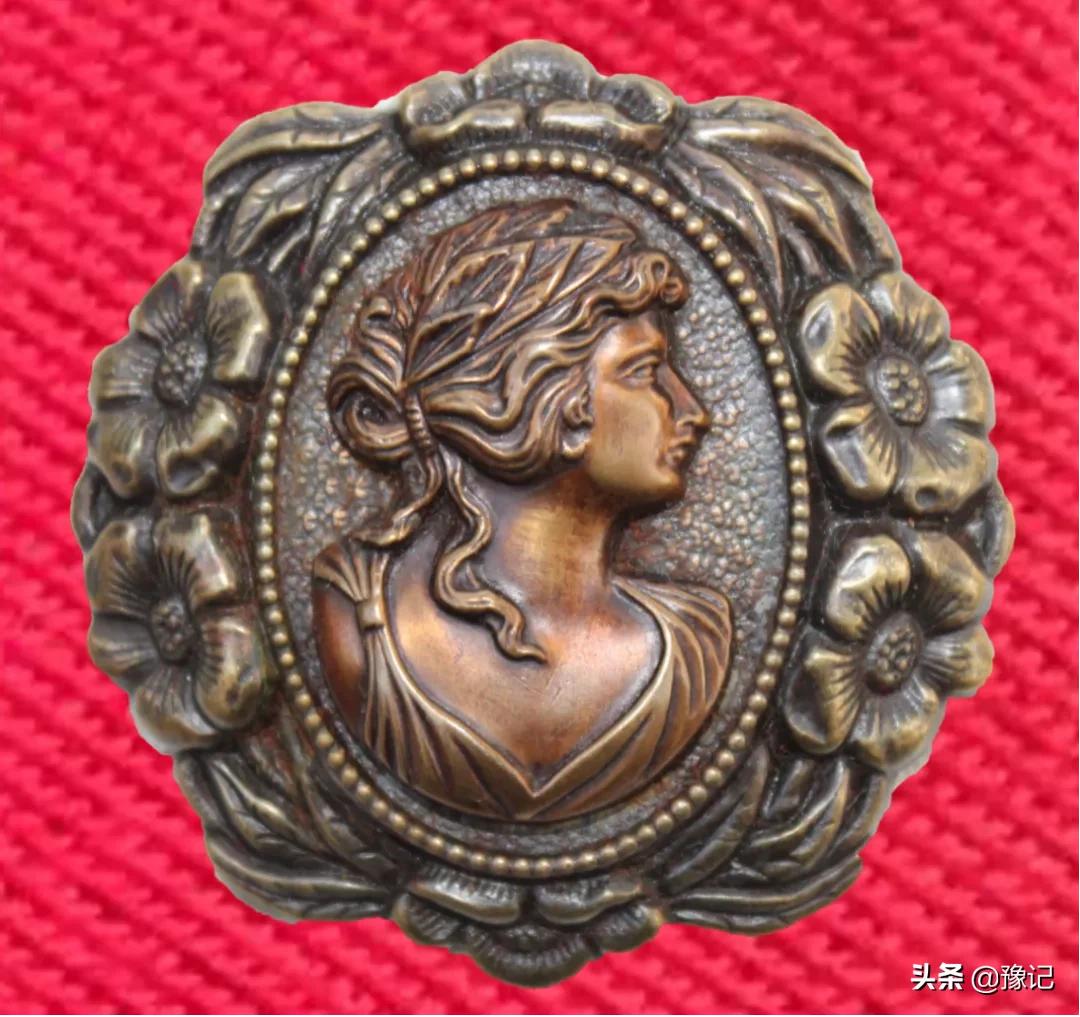 安阳出了个纽扣收藏家，三十公斤藏品藏着大世界|豫记