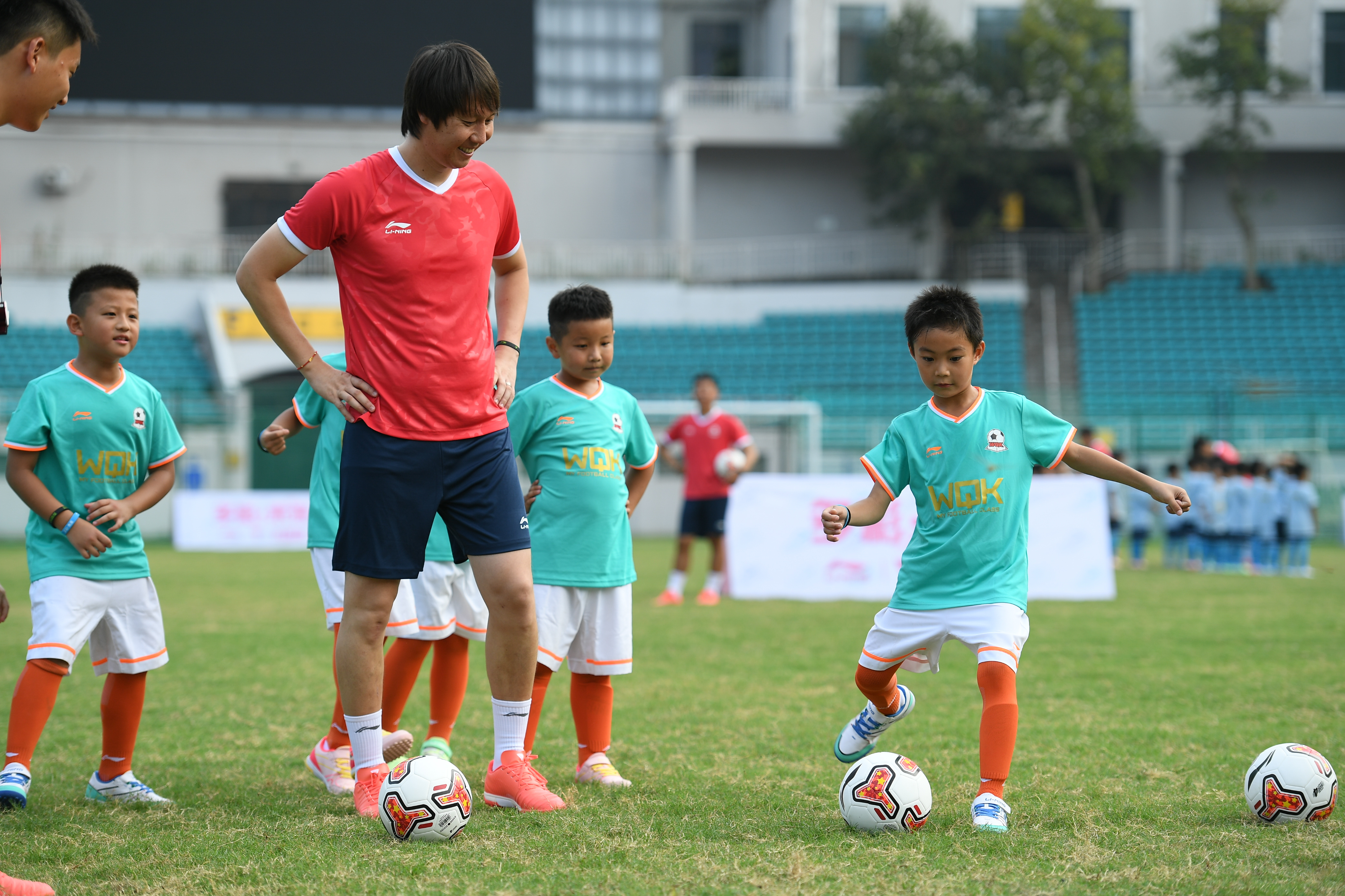 最具性价比的李宁铁系列足球鞋,李宁李铁系列2代足球鞋评测