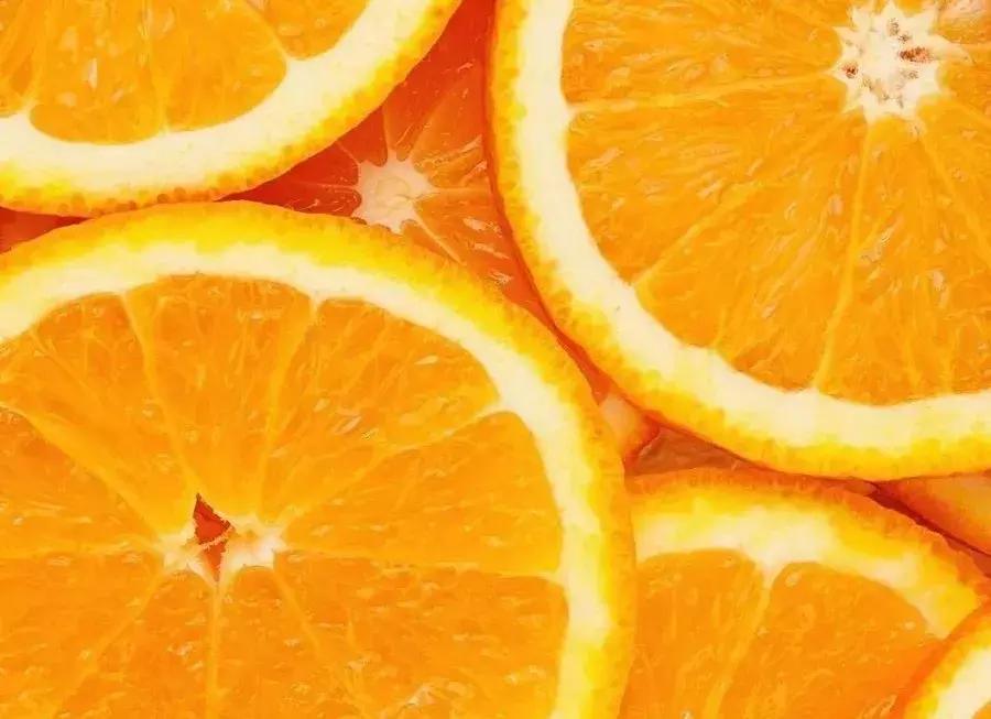 适合黄黑皮裸色指甲油,4款显手白的指甲油颜色淡粉色