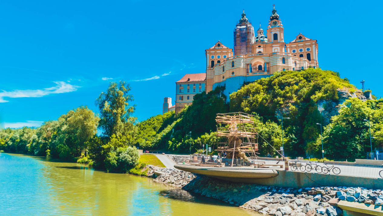 世界上最大的女性修道院,世界上第一座修道院是谁建立的