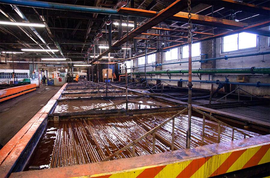 皮鞋松了有什么办法解决,皮鞋一只松一只紧是怎么回事