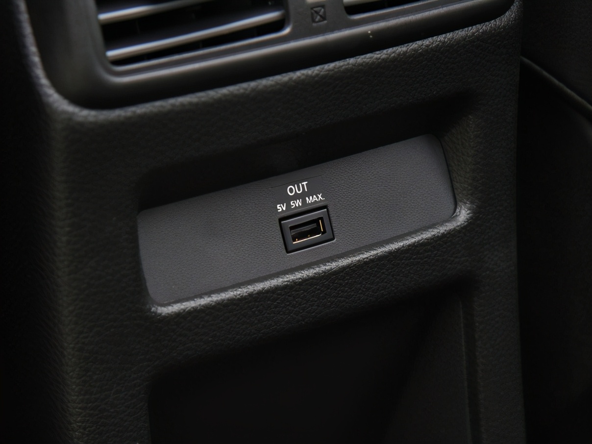 逍客usb接口经常不通电,汽车逍客usb接口不通电怎么解决