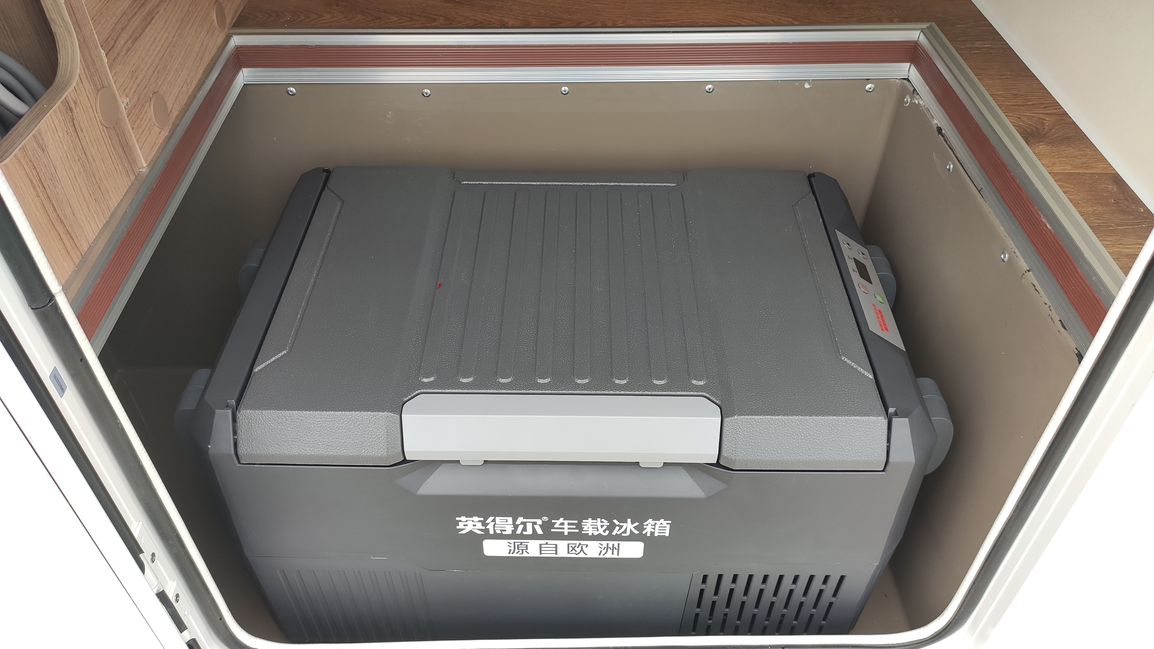 12v房车用电器有哪些,房车专用冰箱和家用冰箱哪个好