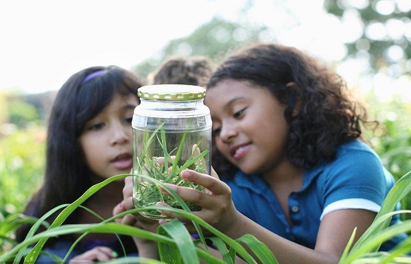 孩子总两腿夹着有什么坏处,孩子出现夹大腿家长要不要教育