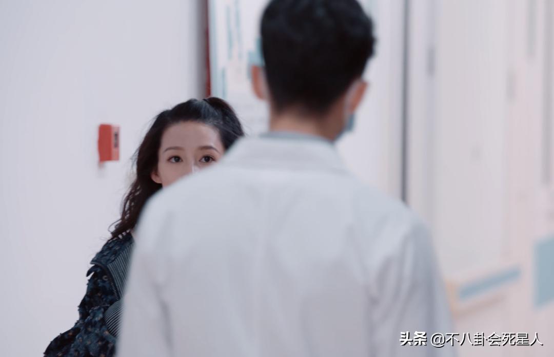 集齐霸道总裁、带球跑桥段,李沁压了4年的“狗血剧”开播就被嘲