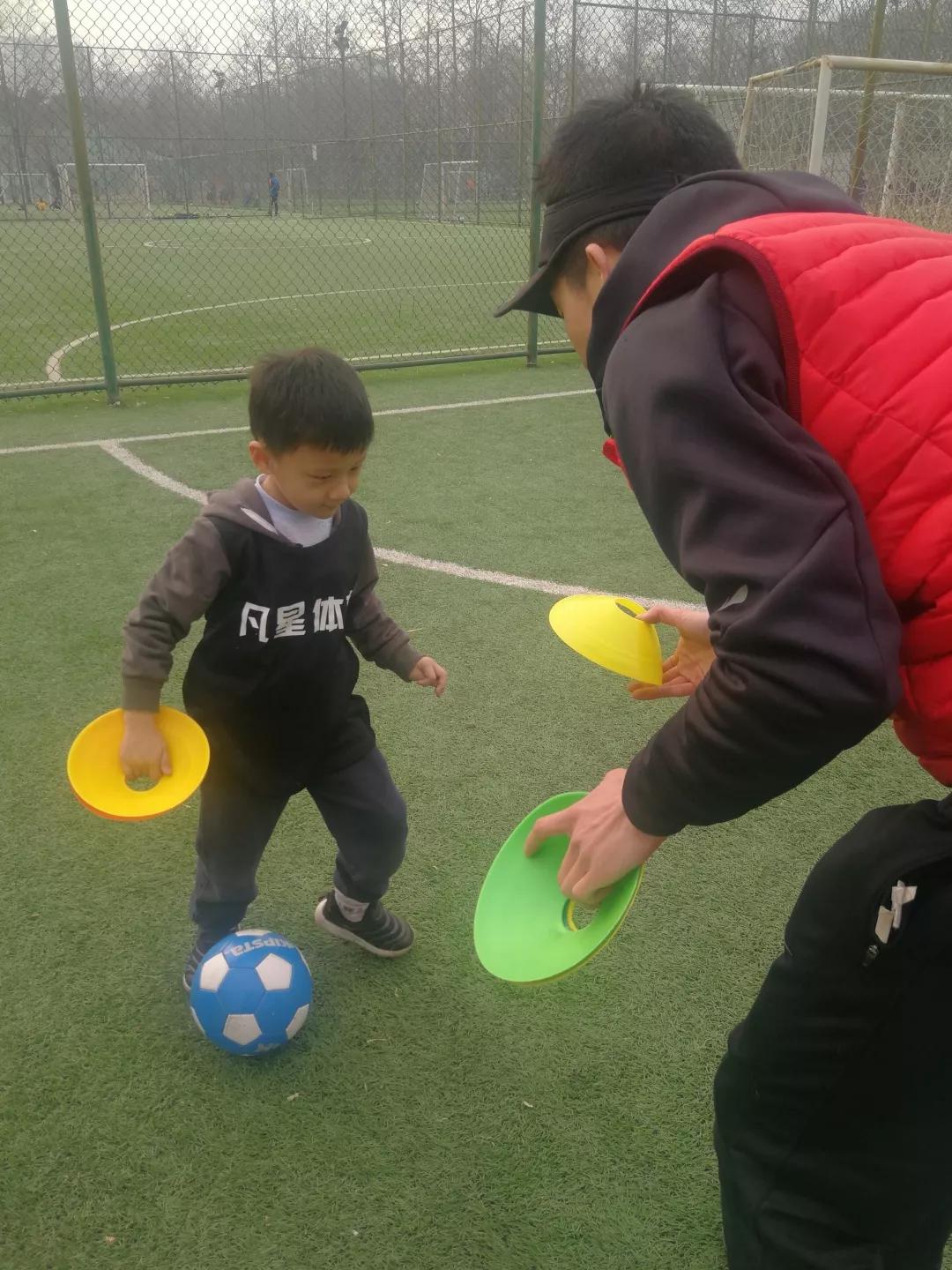 为女儿练体育做减法,我决定送她去私立学校试试…