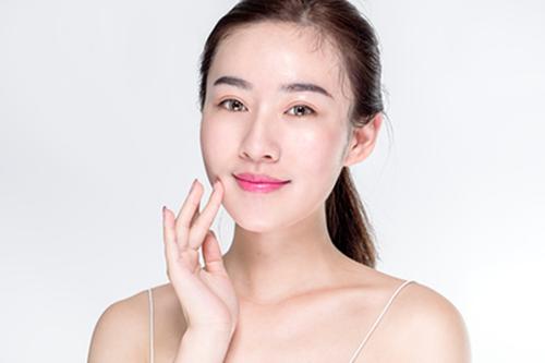 皮肤突然变成敏感肌怎么恢复,皮肤又开始变敏感了应该怎么护理