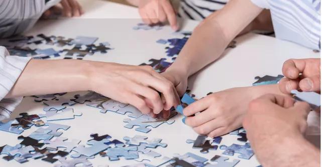 你以为拼图是小朋友玩具？人家明明是贵族游戏好不好