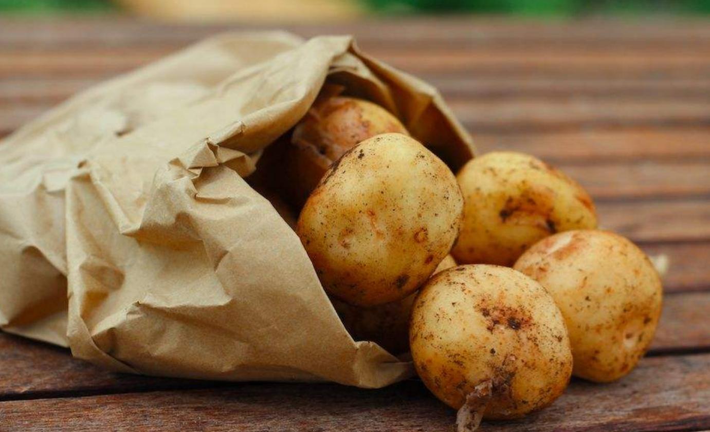 土豆的10种做法百吃不厌菜中必备,爱吃土豆的你该注意一些什么