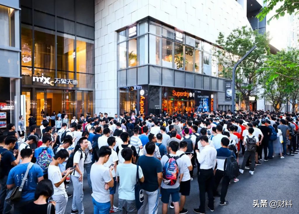 美国人买一台iPhone13,只需工作7.5天,中国人要工作多少天呢?