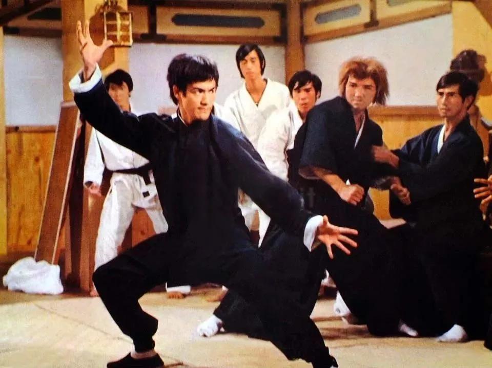 李小龙批评传统武术动作,李小龙被外国人推崇