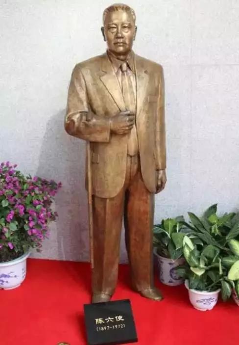 论倾财兴学，无人可比陈嘉庚！女婿李光前慷慨，堂侄办南洋大学