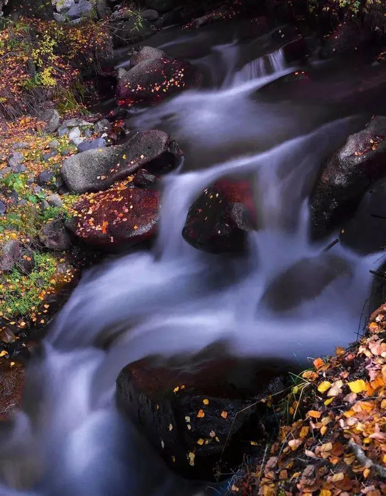 如何把流动的水拍清晰,怎么拍有波纹的水